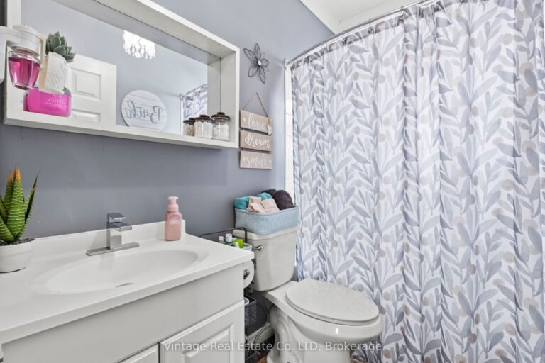 1-seneca-street-st-catharines-X12241365-15