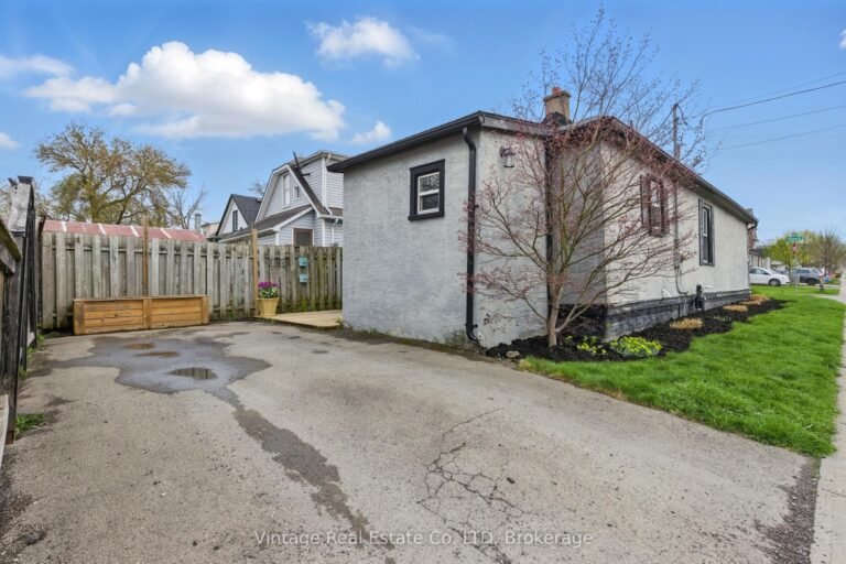 1-seneca-street-st-catharines-X12241365-17